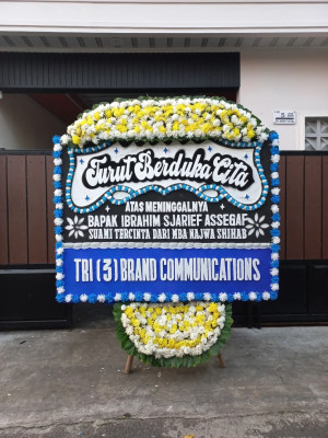 Papan Bunga Duka di Serba Jadi